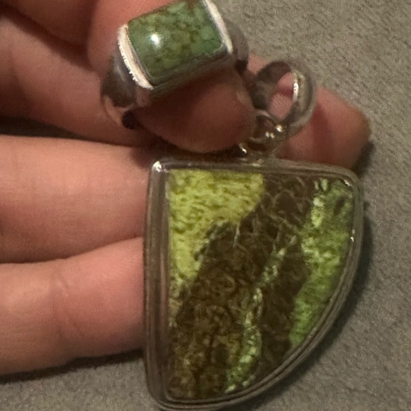 Sterling Silver Gaspeite Pendent Ring Sterling size 6.5 Women's /Men,s - Picture 2 of 14